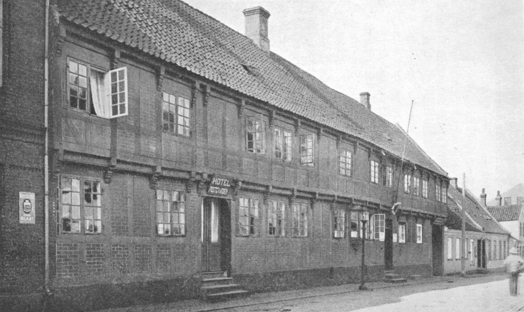 Assens tidligere postkontor "Postgaarden" i Strandgade er opført omkring 1700. Berthil Jørgensens
      efterfølger drev postkontor herfra, så selvom det ikke vides med sikkerhed, er det sandsynligt, at Berthil Jørgensen også havde postkontor her.