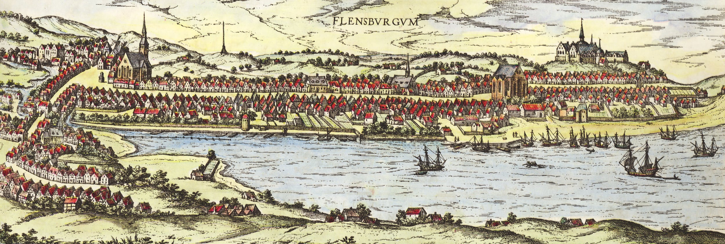 Flensborg set fra øst cirka 1600.<br><br>Venstre side af billedet domineres af St. Nicolai kirke.
      Umiddelbart til venstre herfor ses Søndertorv, hvor Haying Paysen, Rickert Haysen og Carsten Rickertsen havde ejendomme. I billedets højre halvdel ses St.
      Marie kirke uden tårn. Her i nærheden lå en anden af Haying Paysens ejendomme.<br><br>
      Mellem de to kirker gik byens hovedgade "Den store Gade". Midt mellem kirkerne ses byens rådhus. Skråt overfor dette boede Carsten Rickertsen. Mellem rådhuset
      og St. Marie kirke ligger den mindre Helligåndskirke. Overfor denne lå Paye Jeppsons huse.<br><br>
      I billedets højre side bag byen ses Duborg Slot, som blev opført i 1400-tallet af dronning Margrete 1.