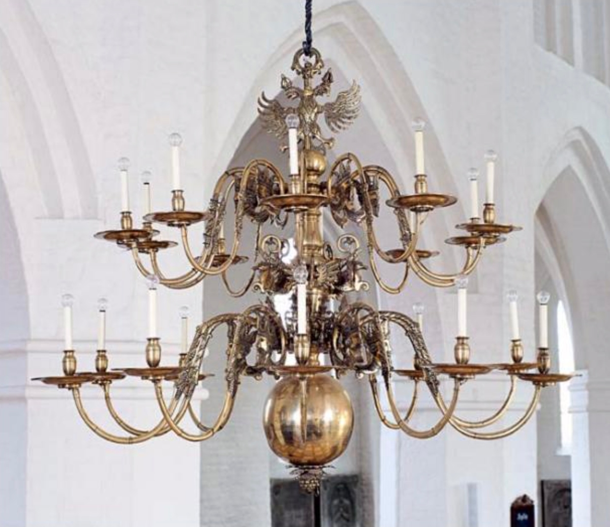 <a href="http://danmarkskirker.natmus.dk/uploads/tx_tcchurchsearch/Odense_2417-2616.pdf"
      target="_blank">Lysekronen i Assens kirke skænket af Mette Nielsdatters forældre</a>