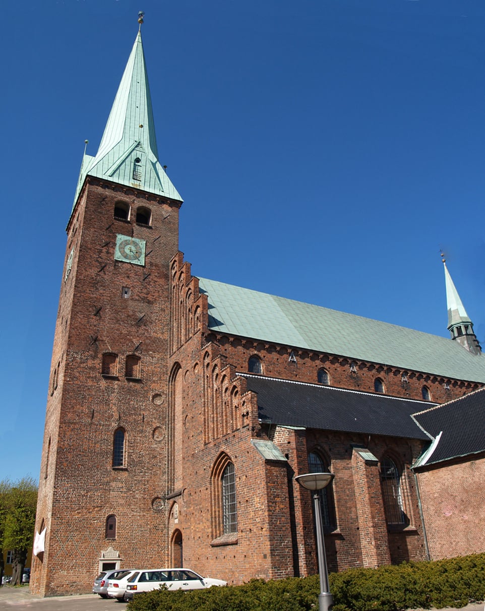 <a href="http://danmarkskirker.natmus.dk/frederiksborg/skt-olai-kirke/" target="_blank">
        Skt. Olai kirke - Helsingørs domkirke</a>